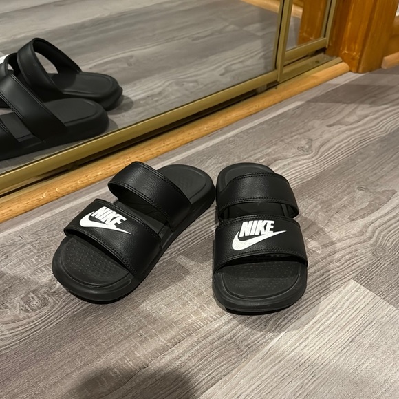 Nike Black Slide Sandals - Picture 1 of 1